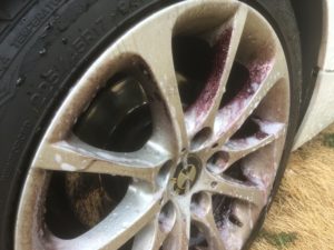 BMWのZ4の鉄粉を取って、手触りをよくしよう