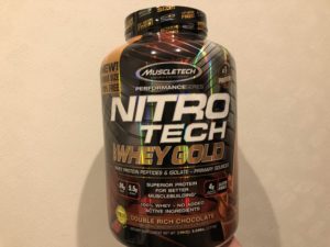 Gold Standardと悩んで、今回はNitroTechのプロテインを買いました。